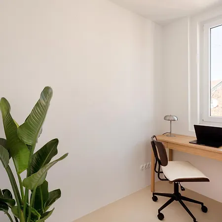 Design Workspace & Ac Apartment