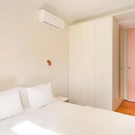 Design Workspace & Ac Apartment *