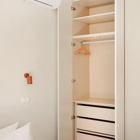 Design Workspace & Ac Apartment *